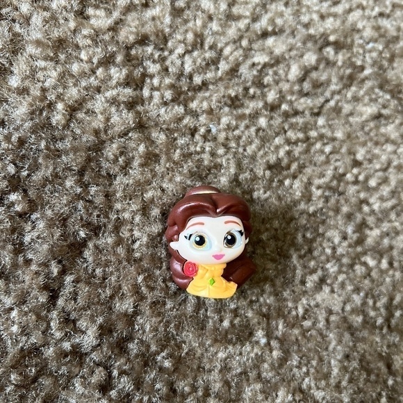 Disney Doorables Series 8 Scented Beauty and the Beast - Belle - Special Edition - Picture 6 of 6